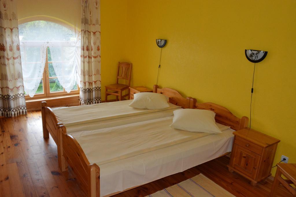 Hotel Viesu Nams Pupoli Dundaga Camera foto