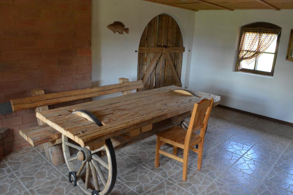 Hotel Viesu Nams Pupoli Dundaga Esterno foto